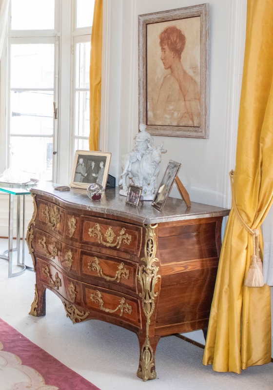 The entire contents of an elegant Brussels apartment