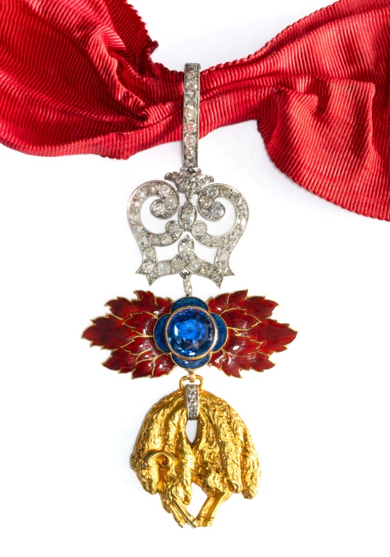 Coins, banknotes, decorations, antique weapons and historical memorabilia